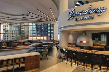 2 bars/lounges, pub at New York Marriott Marquis