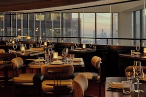 3 restaurants; breakfast, lunch, dinner and brunch served 