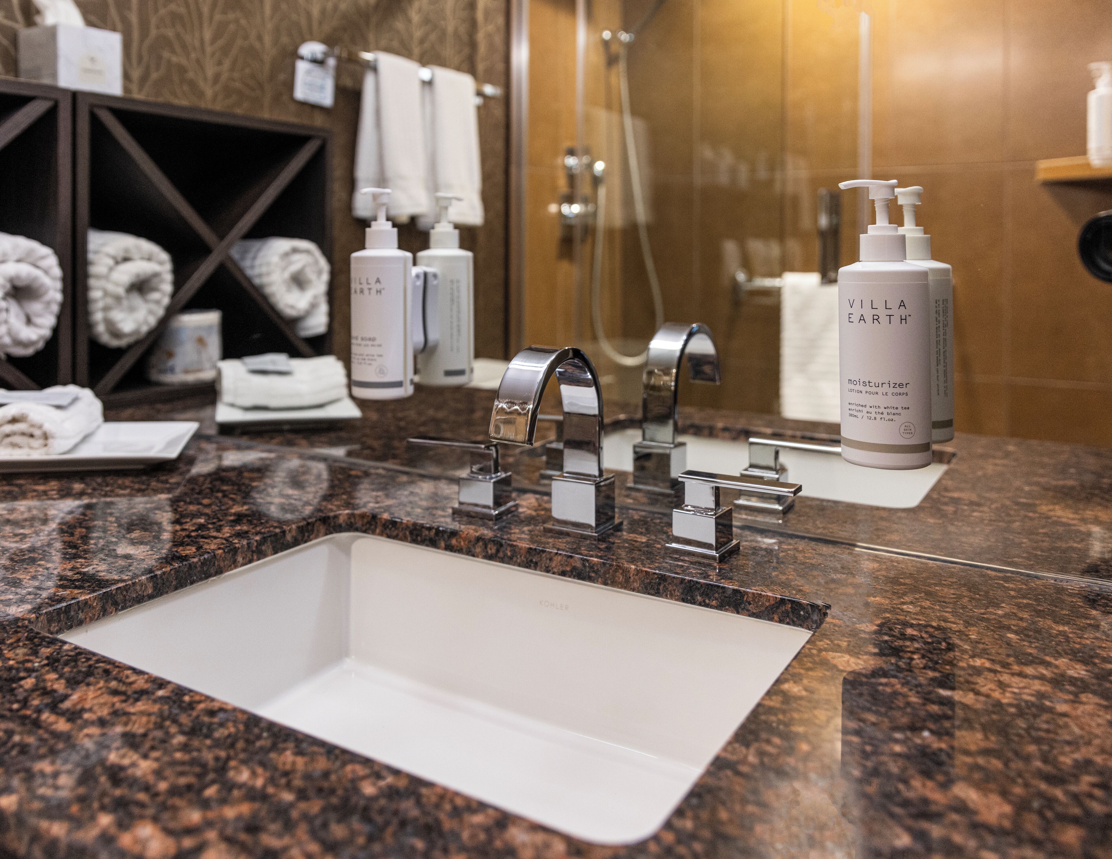 shower, rainfall showerhead, free toiletries, hair dryer