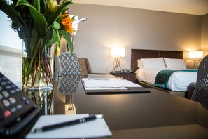In-room business centre - Hotel Blackfoot (Calgary)