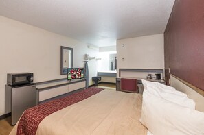 Blackout curtains, free WiFi, bed sheets - Red Roof Inn Atlanta - Norcross (Norcross)