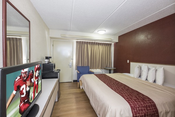 Blackout drapes, WiFi (free), bed sheets