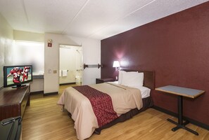 Deluxe Room, 1 Queen Bed, Accessible, Non Smoking (Roll-In Shower) | Blackout drapes, free WiFi, bed sheets - Red Roof Inn Atlanta - Norcross (Norcross)