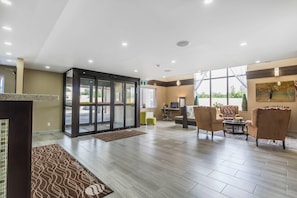 Lobby - Comfort Inn Trenton (Quinte West)