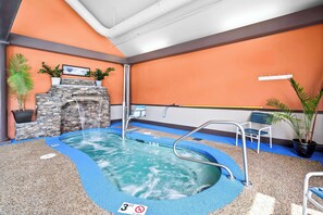 Outdoor pool, a heated pool, open 9:00 AM to 10:00 PM, sun loungers