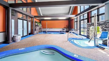 Outdoor pool, a heated pool, open 9:00 AM to 10:00 PM, sun loungers