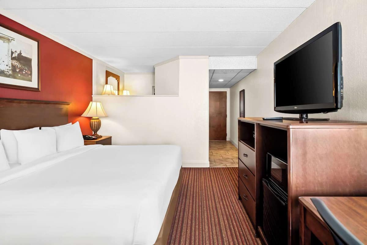 In-room safe, desk, laptop workspace, iron/ironing board