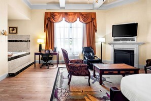 In-room safe, individually decorated, individually furnished, desk - Best Western Merry Manor Inn (South Portland)