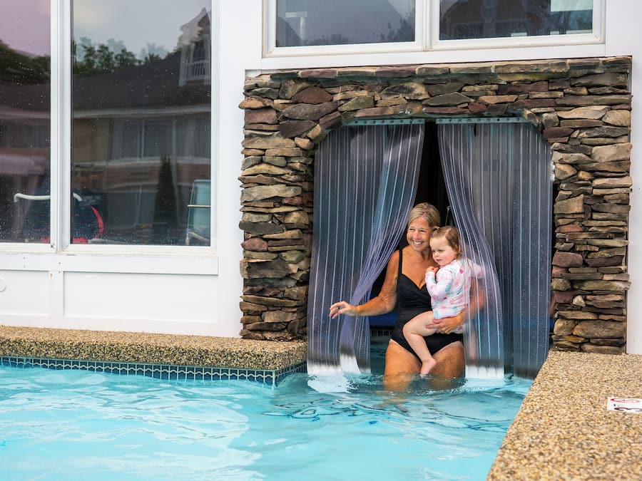 Outdoor pool, a heated pool, open 9:00 AM to 10:00 PM, sun loungers