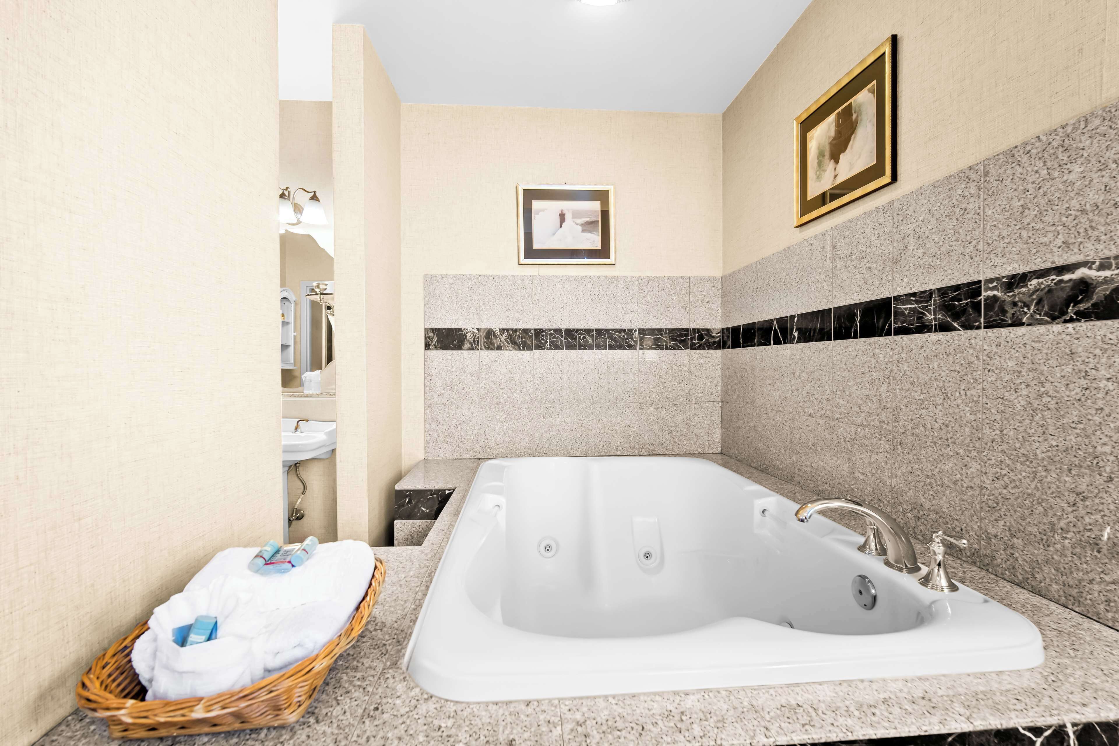 1 bedroom, in-room safe, individually decorated, individually furnished