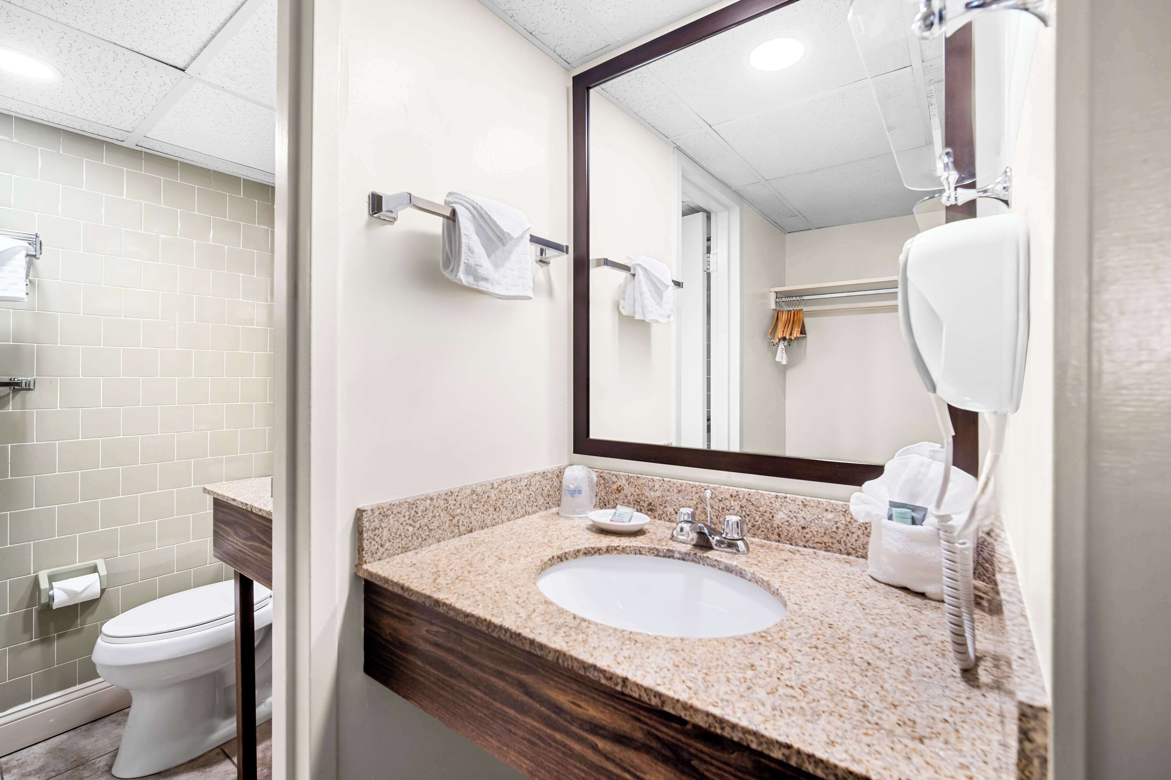 combined shower/bathtub, free toiletries, hair dryer, towels