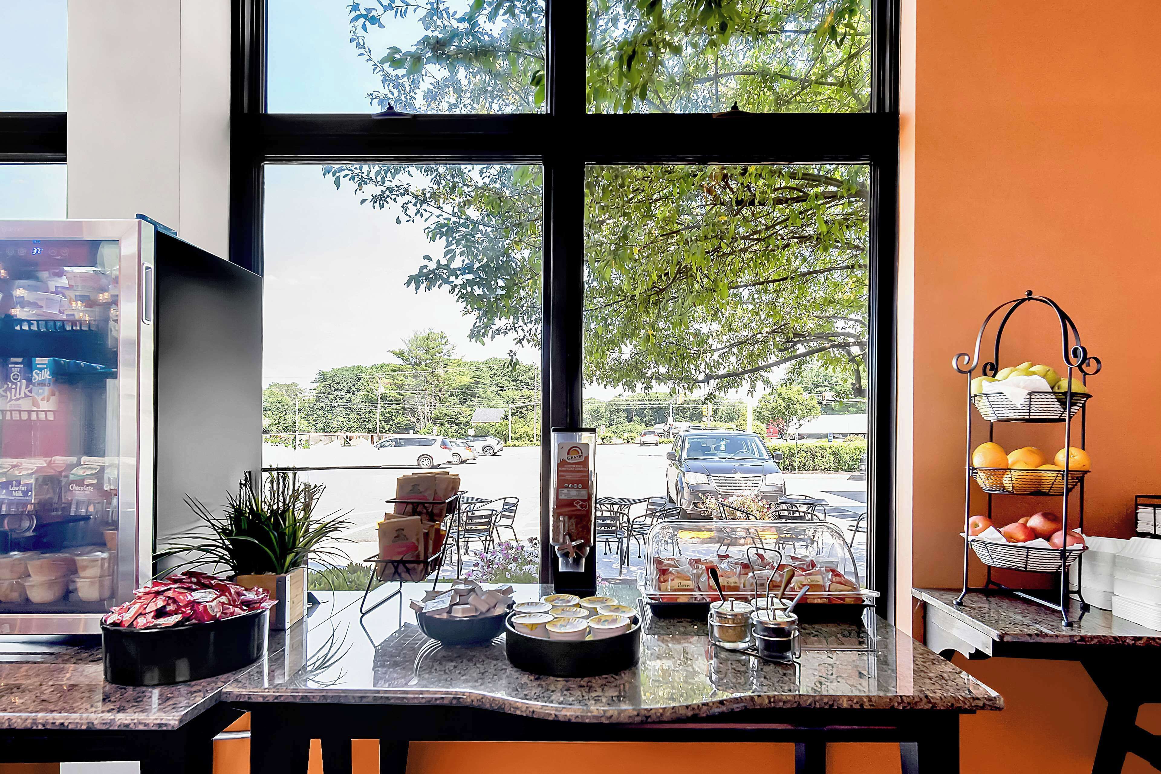 free daily continental breakfast