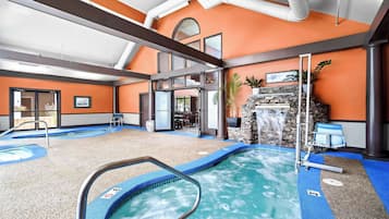 Outdoor pool, a heated pool, open 9:00 AM to 10:00 PM, sun loungers