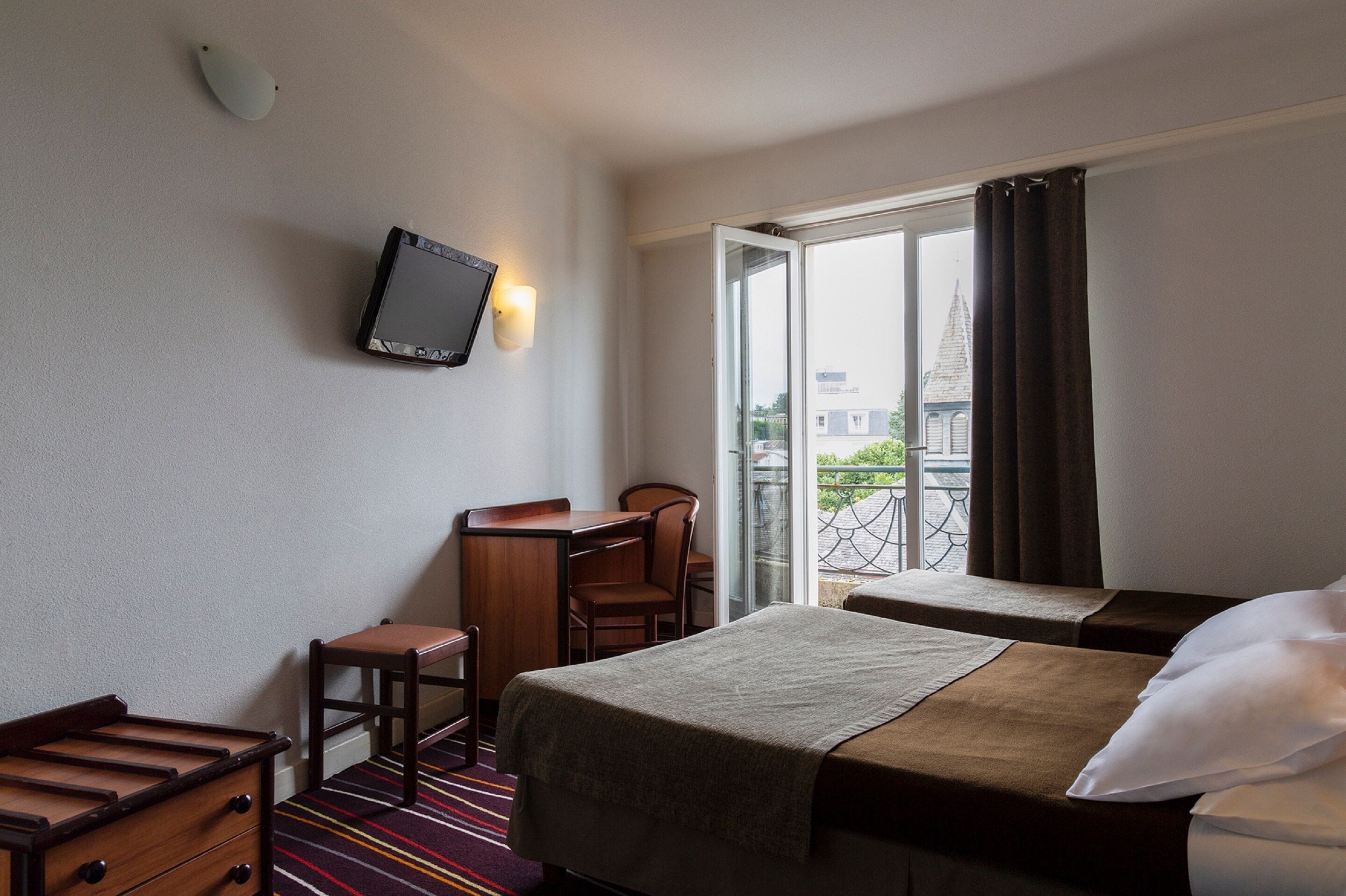 triple room, 1 queen bed and 1 single bed | desk, blackout curtains, soundproofing, iron/ironing board