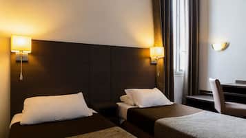 Triple Room, 1 queen bed and 1 single bed | Desk, blackout curtains, soundproofing, iron/ironing board