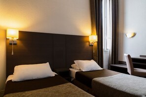 Triple Room, 1 queen bed and 1 single bed | Desk, blackout drapes, soundproofing, iron/ironing board