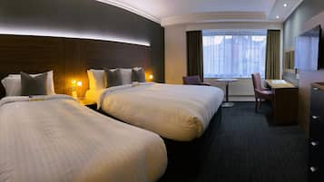 1 bedroom, premium bedding, desk, laptop workspace