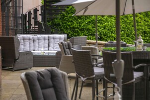 Se sirven desayunos y cocina británica (con vistas al jardín) 