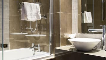 Executive Double Room | Bathroom | Shower, free toiletries, hair dryer, towels