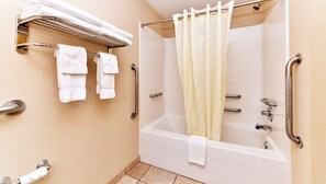 Combined shower/bathtub, free toiletries, hair dryer, towels