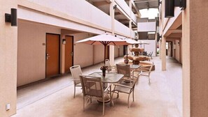Terrace/patio - Executive Inn & Suites (Goodlettsville)