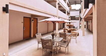 Executive Inn & Suites