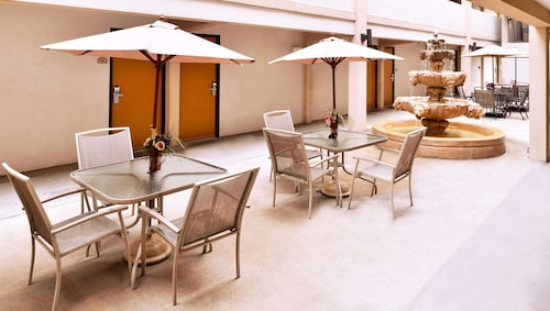 Executive Inn & Suites