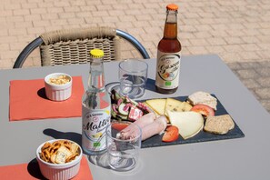 Terrace/patio - Brit Hotel Agen - L'Aquitaine (Le Passage)