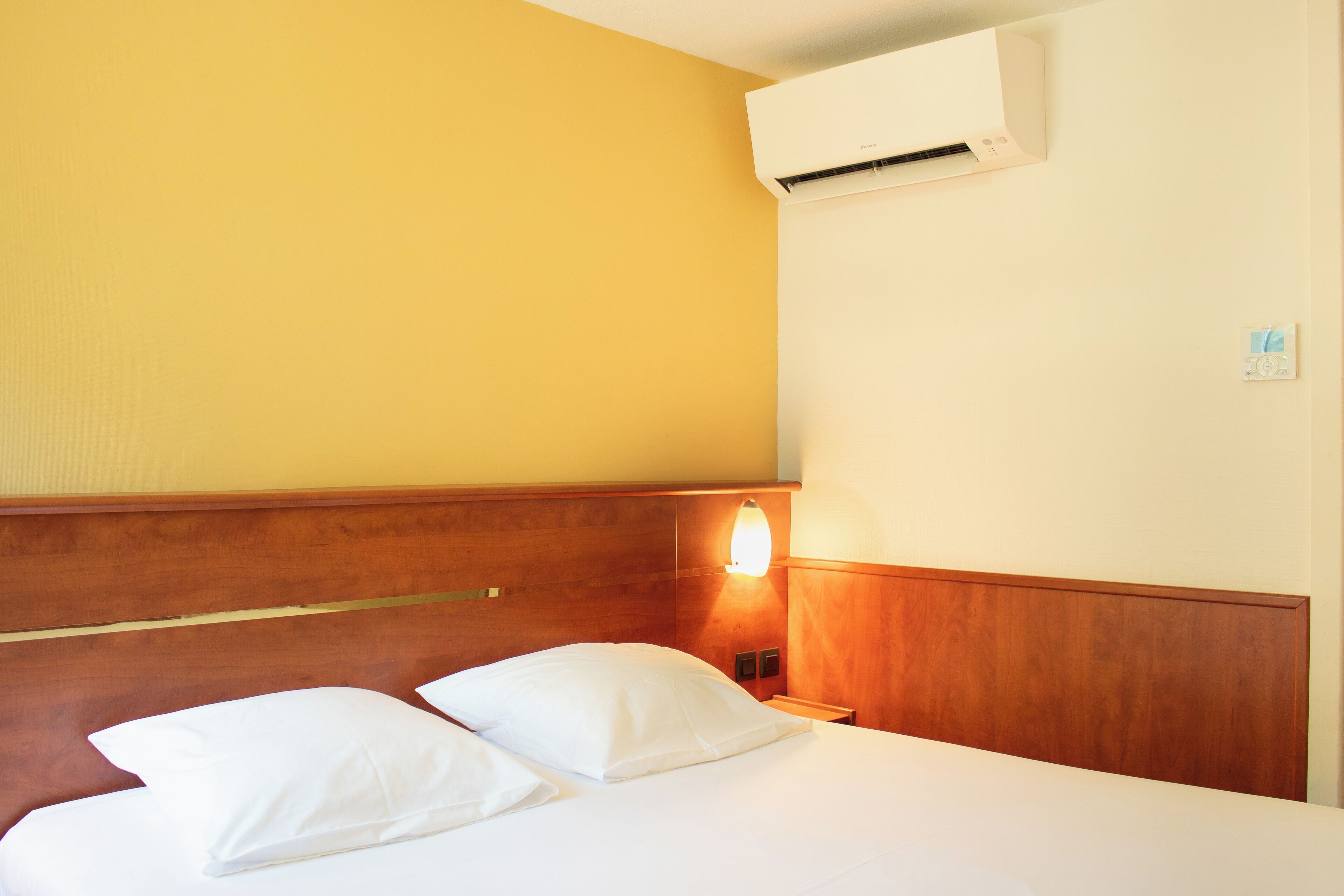 Bureau, chambres insonorisées, Wi-Fi gratuit, draps fournis
