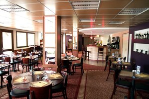 Breakfast and dinner served, Regional cuisine