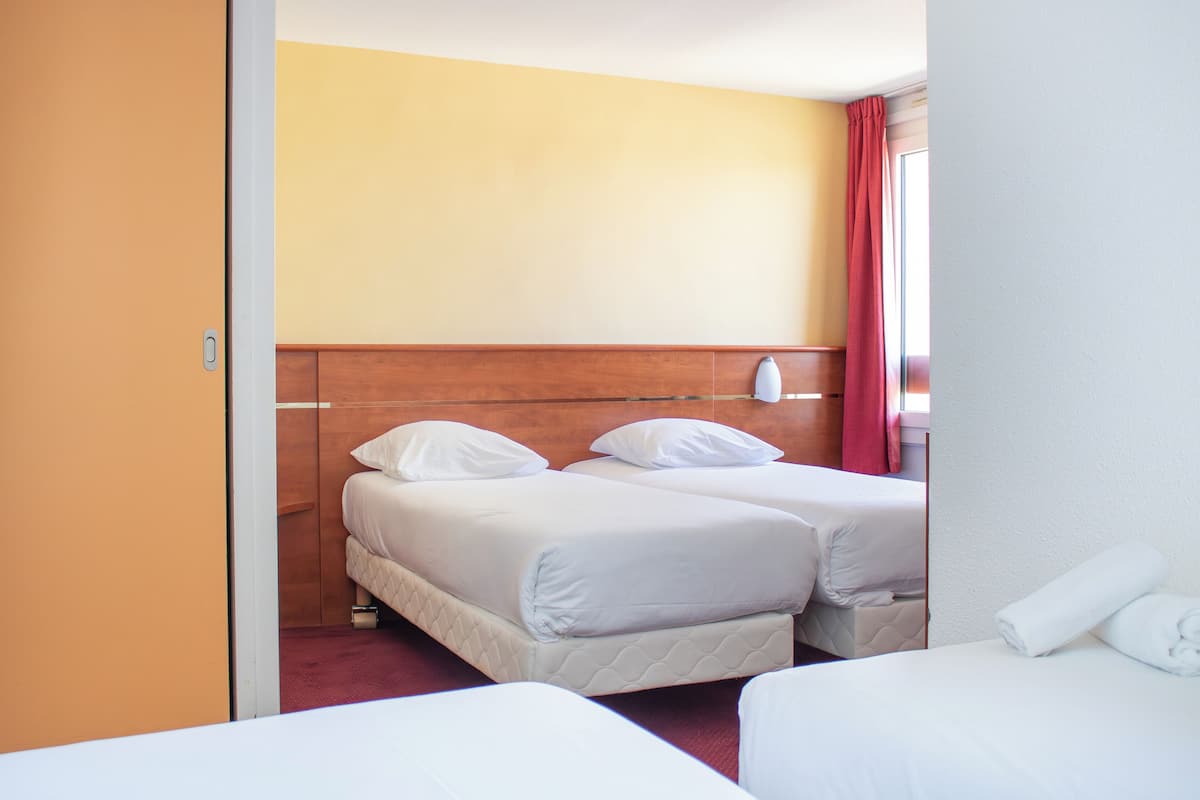 Perhehuone | Työpöytä, äänieristys, ilmainen Wi-Fi, vuodevaatteet