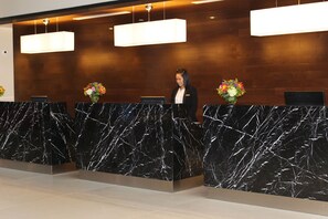 Lobby - The Armon Hotel and Conference Center Stamford (Stamford)