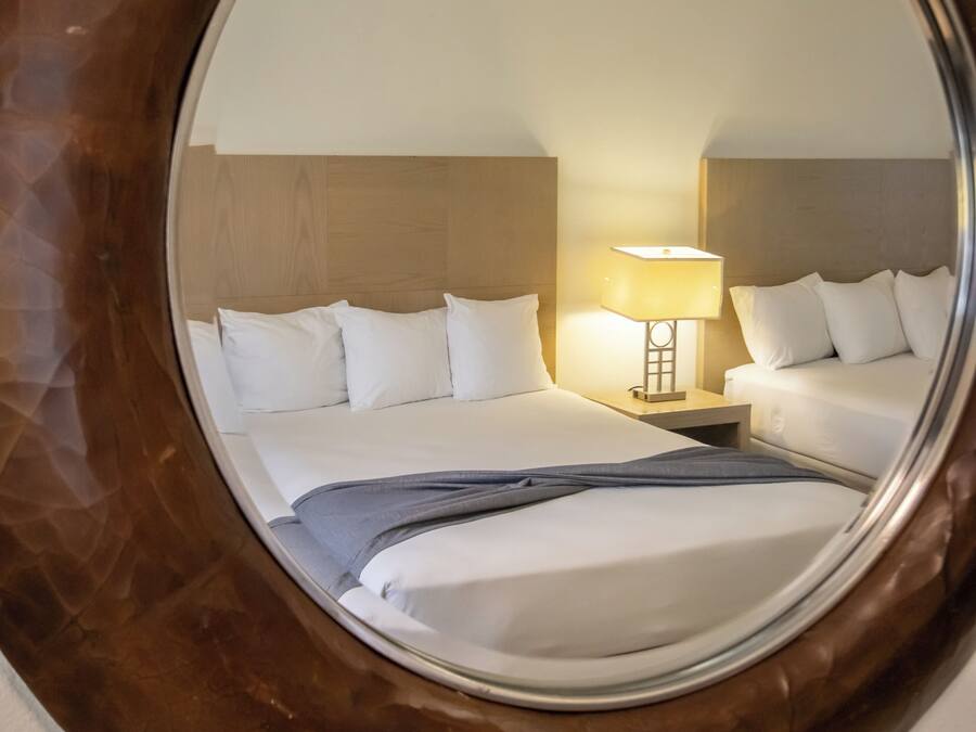 基础客房, 2 张大床, 无烟房 | 办公桌、笔记本电脑工作区、熨斗/熨衣板、折叠床/加床(额外收费)