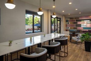 Lunch and dinner served - Fairfield Inn & Suites by Marriott Charlotte Uptown (Charlotte)