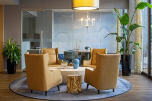 Lobby sitting area - Fairfield Inn & Suites by Marriott Charlotte Uptown (Charlotte)