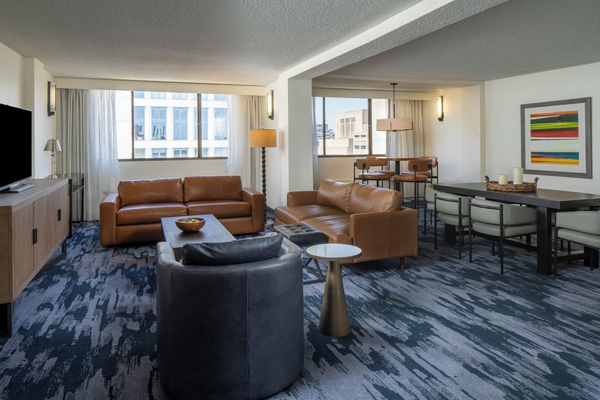 Suite, 1 Bedroom, Hearing Accessible (High Floor, Roll-in Shower)