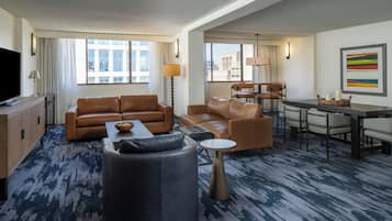 In-room safe, individually furnished, desk, laptop workspace