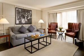 Suite, 1 King Bed (Chancellors) | Living area