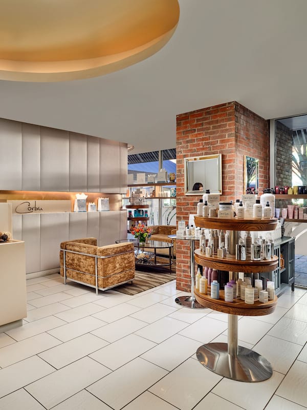 Couples treatment rooms, body treatments, hot stone massages