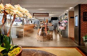 3 restaurants servant le petit déjeuner, spécialités Cuisine américaine