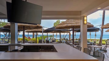 2 restaurants, breakfast served