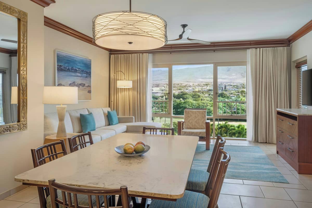 Premium bedding, in-room safe, desk, blackout drapes