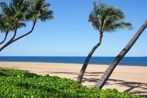 Private beach nearby, beach cabanas, sun loungers, beach umbrellas