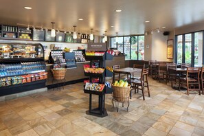 2 restaurants, breakfast served