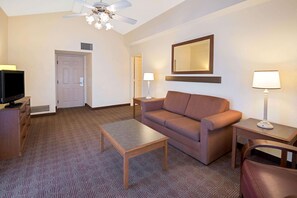 1 bedroom, pillowtop beds, desk, blackout drapes