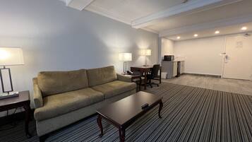 Suite, 1 King Bed, Non Smoking (One-Bedroom) | Living area