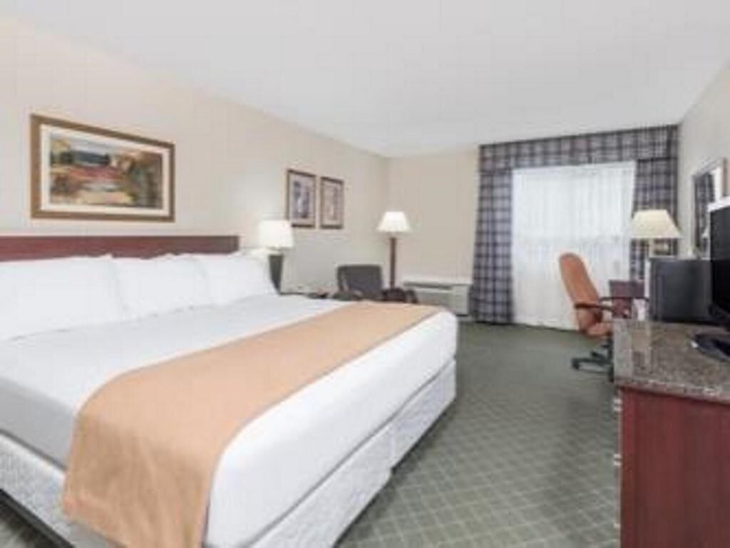Pillowtop beds, desk, blackout drapes, iron/ironing board