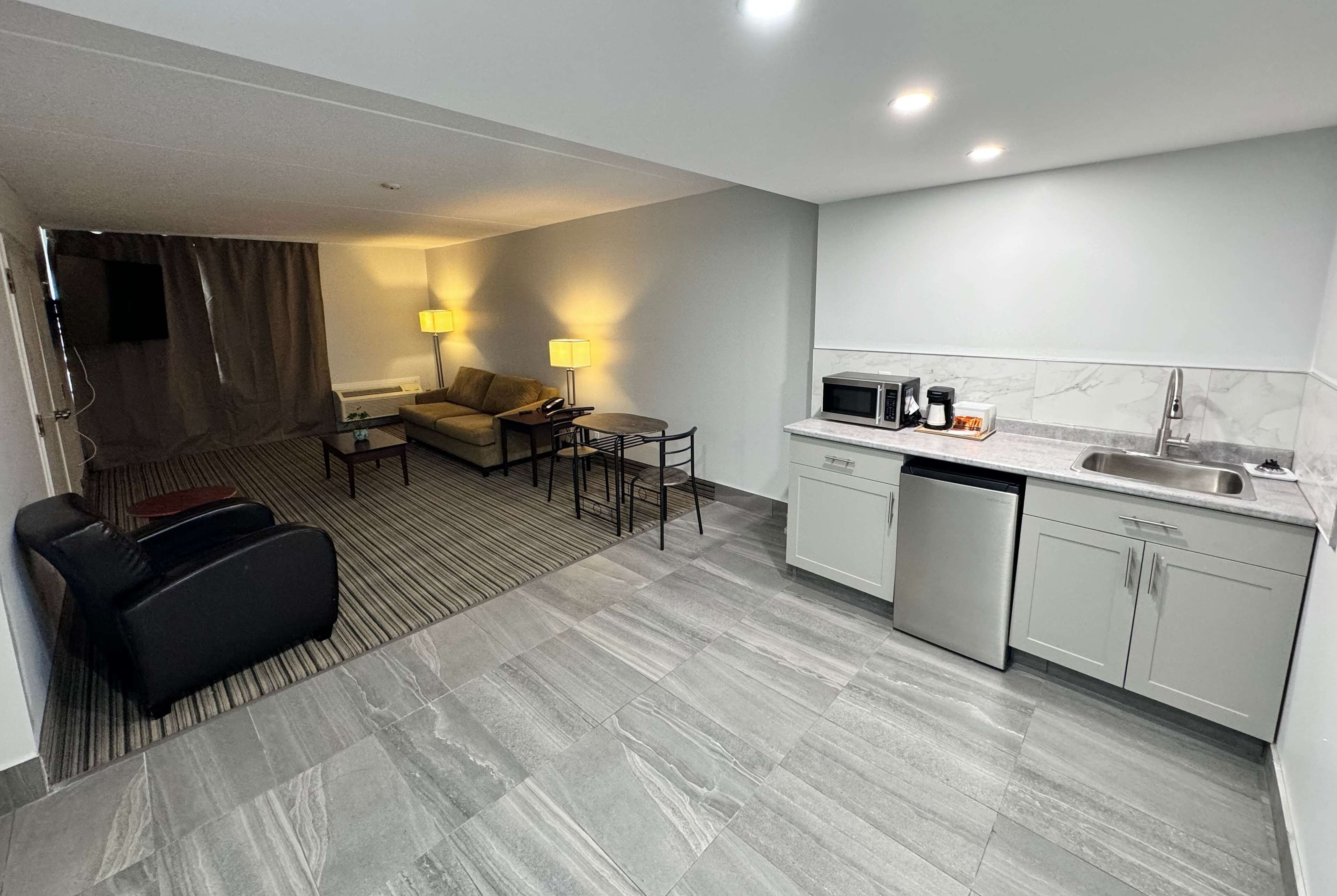 Photo - Ramada by Wyndham London