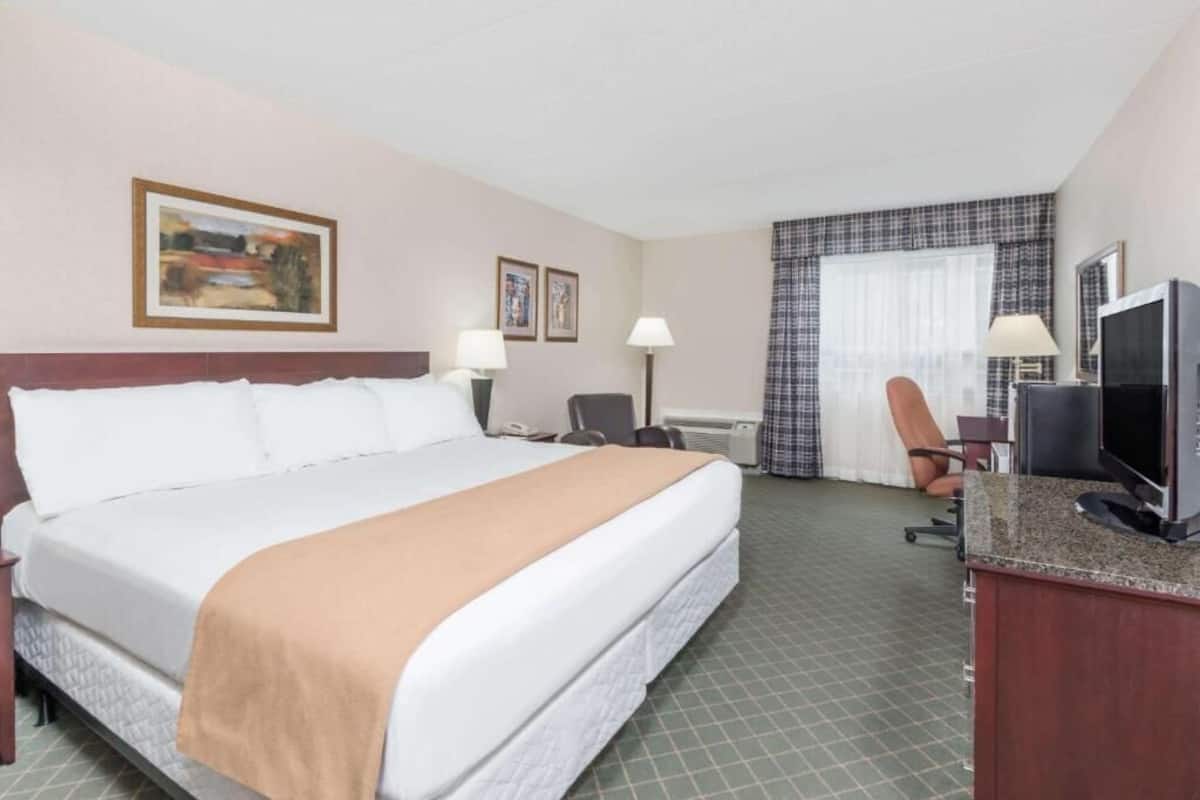 Pillowtop beds, desk, blackout drapes, iron/ironing board