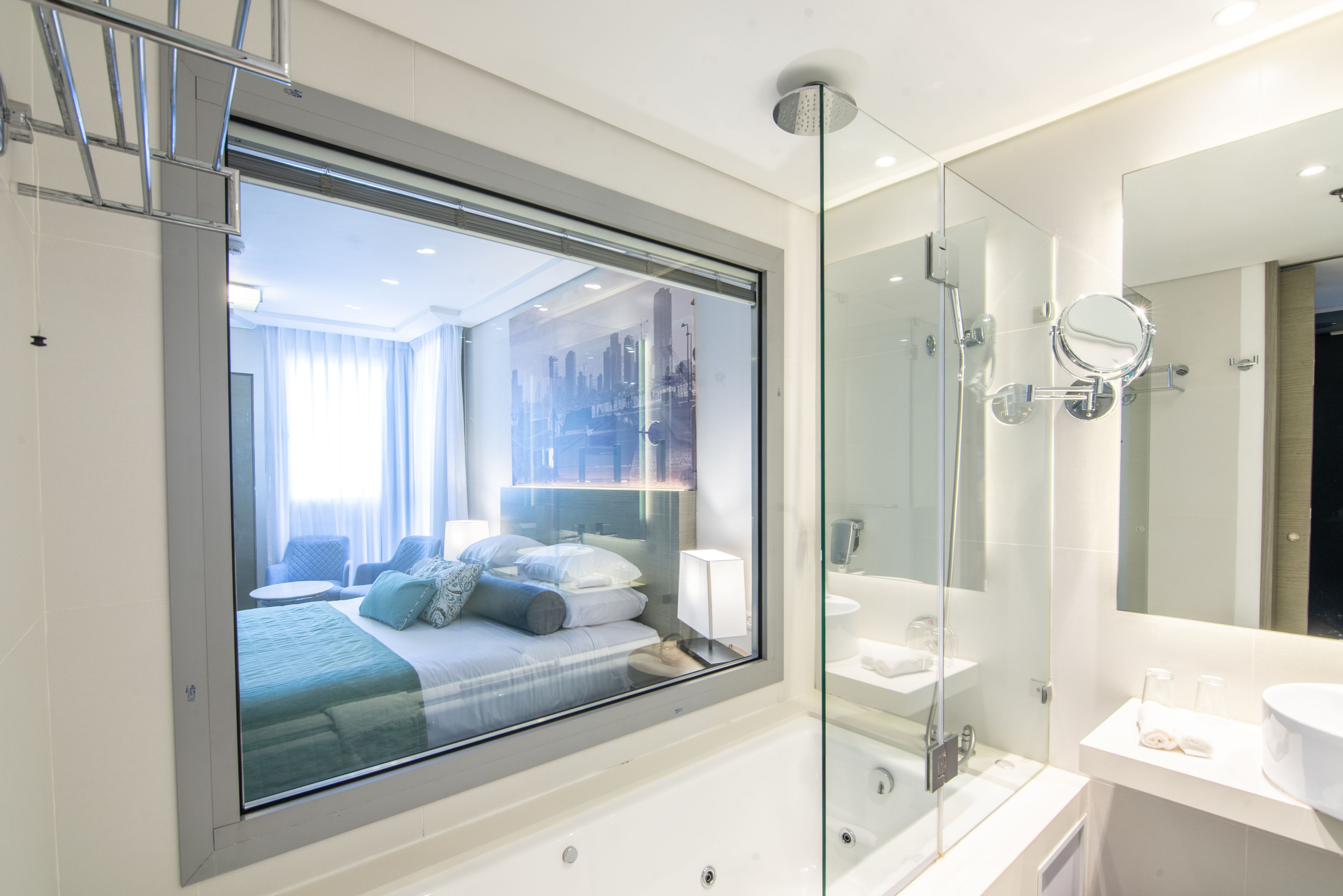 executive room, 2 single beds, jetted tub, city view | view from room